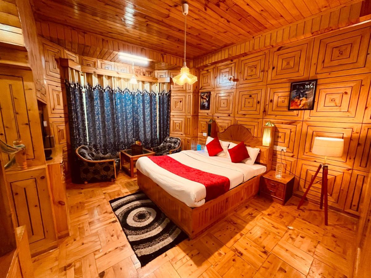 Woods Villa- A Luxury Mountains View Cottages Manāli Eksteriør bilde