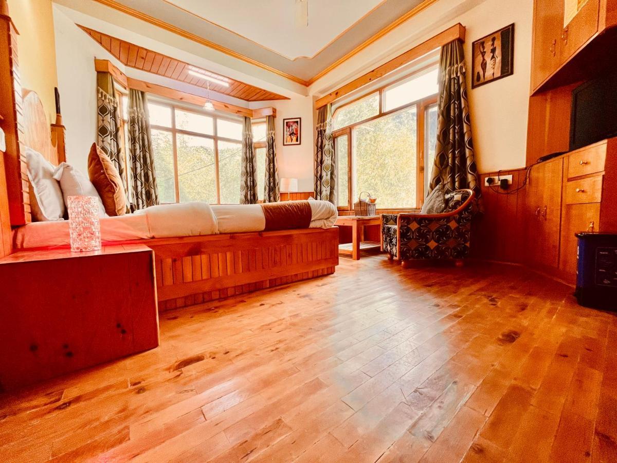 Woods Villa- A Luxury Mountains View Cottages Manāli Eksteriør bilde
