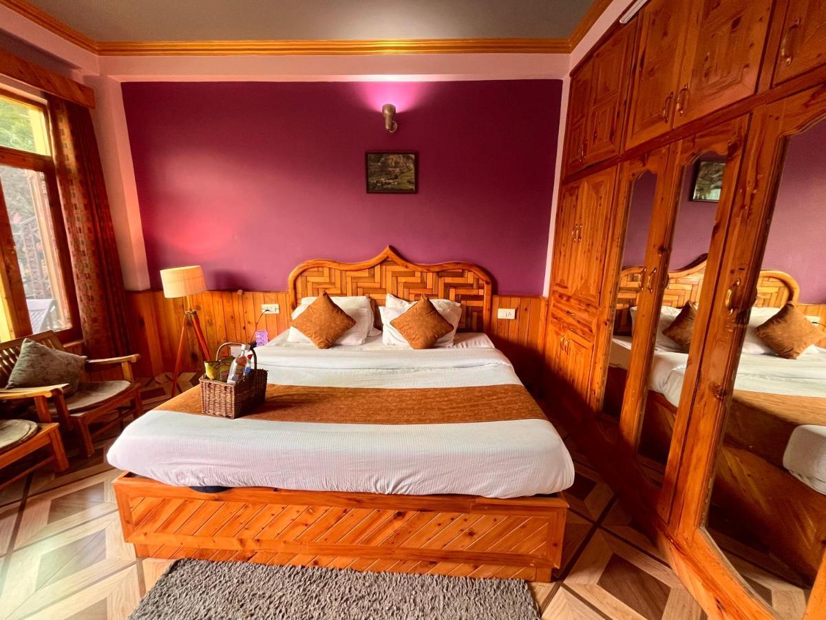 Woods Villa- A Luxury Mountains View Cottages Manāli Eksteriør bilde