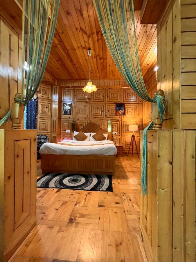Woods Villa- A Luxury Mountains View Cottages Manāli Eksteriør bilde