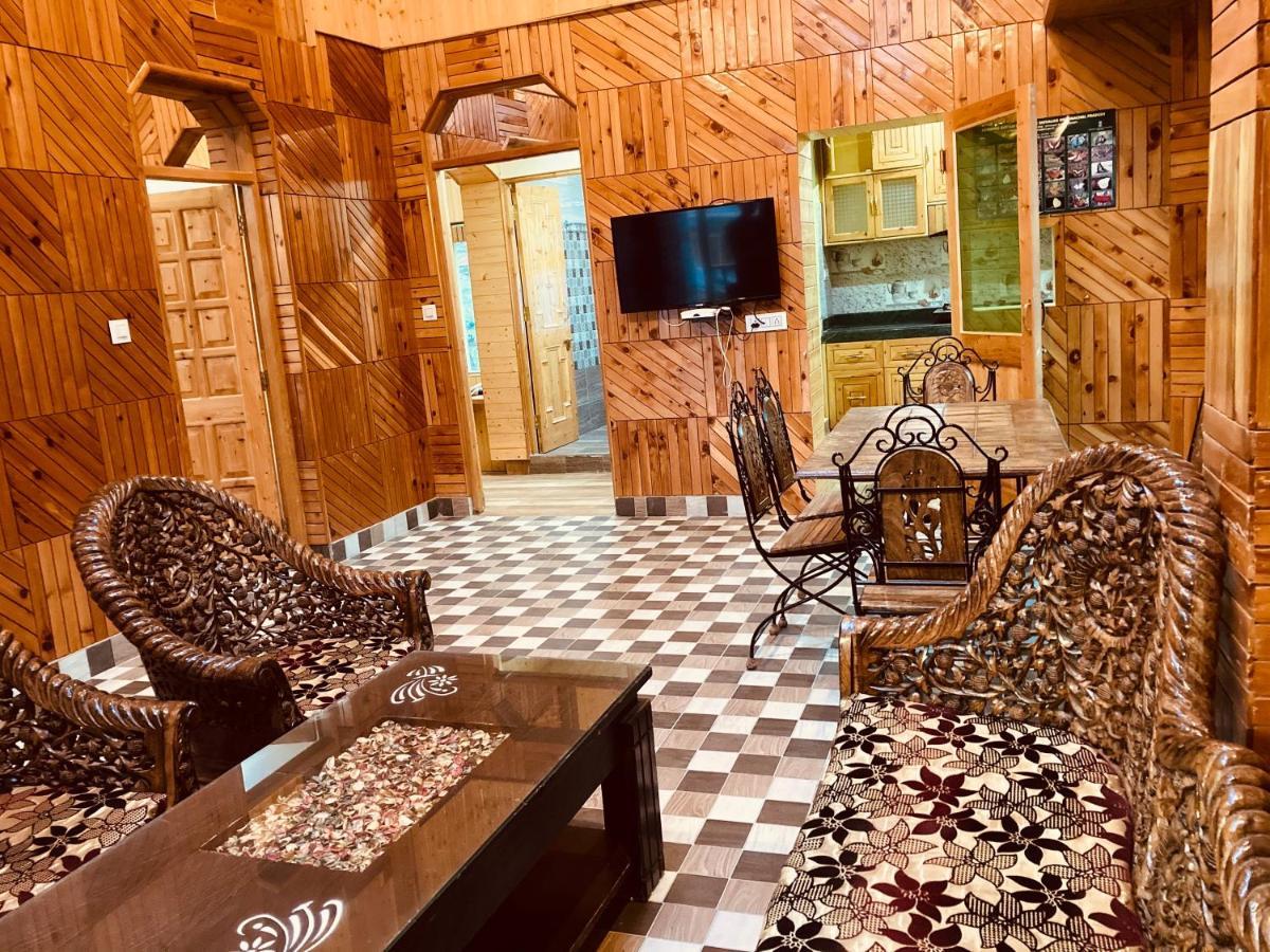 Woods Villa- A Luxury Mountains View Cottages Manāli Eksteriør bilde
