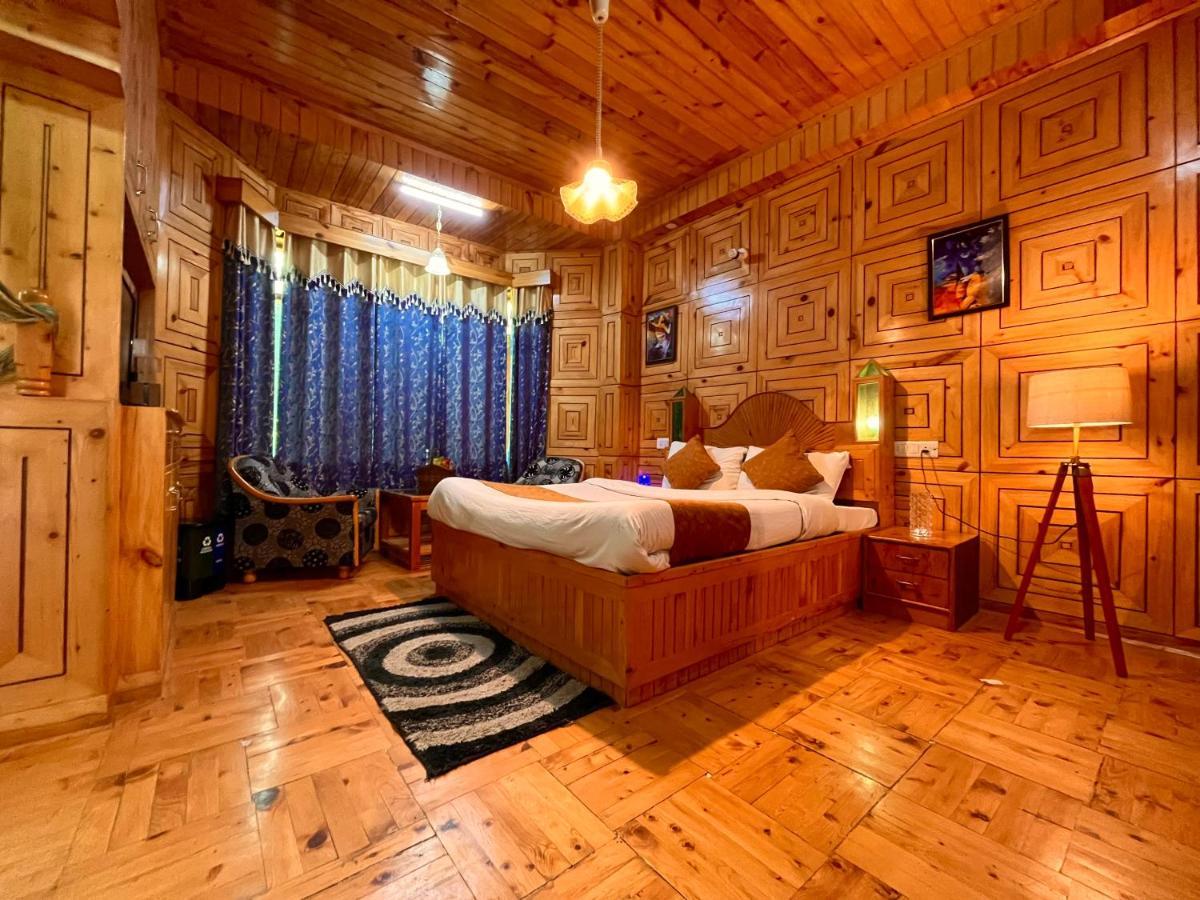Woods Villa- A Luxury Mountains View Cottages Manāli Eksteriør bilde